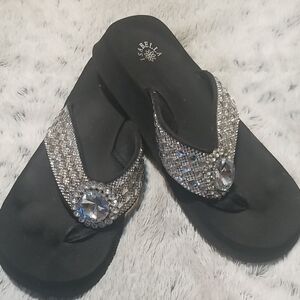 ISABELLA, SZ 7.5 - 8, Black With Rhinestones Flip Flops EUC
